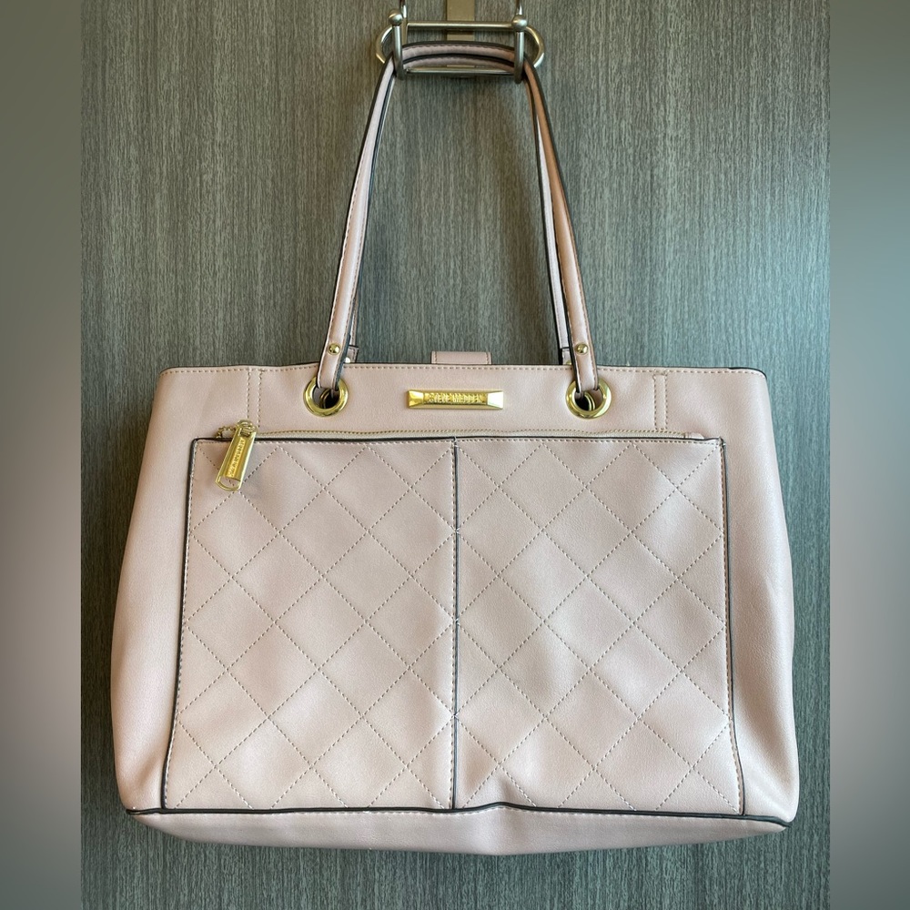 Beautiful Steve Madden Bag w/ tablet pouch